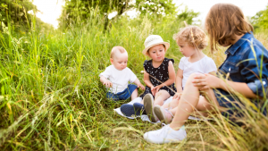 Wat draagt de natuur bij aan het spel van kinderen?