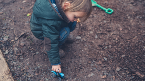 Met je billen in het zand: Zien hoe de omgeving het spel van kinderen vormt